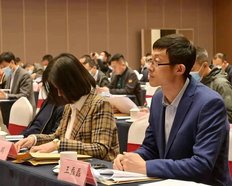 參加會(huì )議